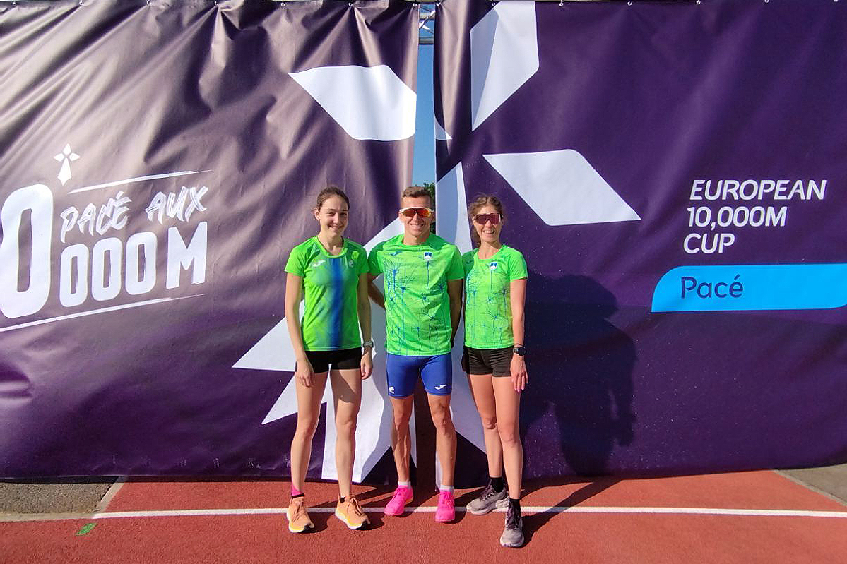 Liza Šajn, Primož Kobe in Neja Kršinar na evropskem pokalu v teku na 10.000 metrov.